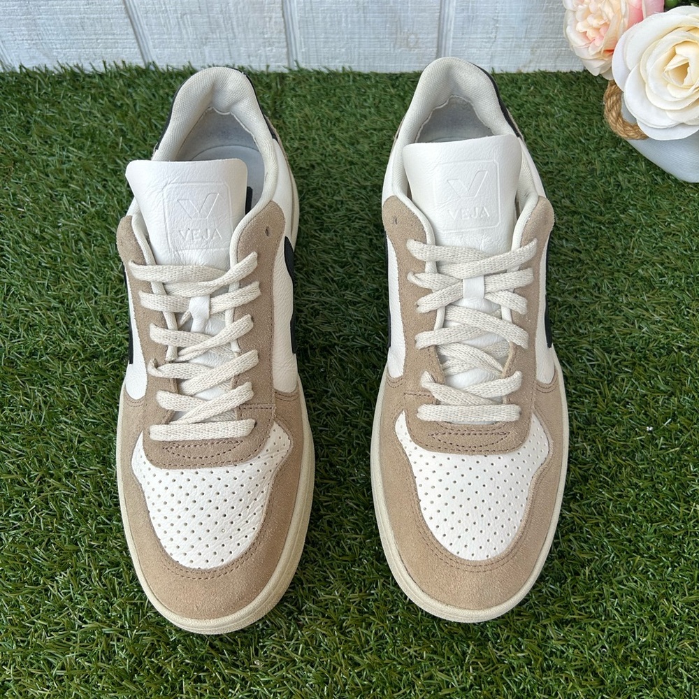 VEJA
'V-1O CHROMEFREE LEATHER' SNEAKERS
$199 O-EXTRA WHITE BLACK SAHARA men 7 👟 - Picture 13 of 16